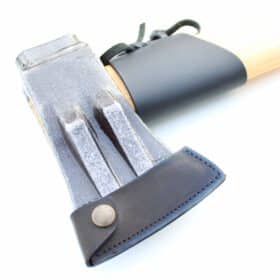 Ascia di sicurezza a doppio cuneo - 1700 grammi - manico in hickory da 80 cm - protezione in pelle - No. 0393